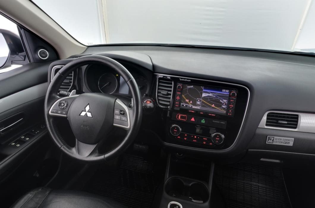 MITSUBISHI Outlander PHEV 2015