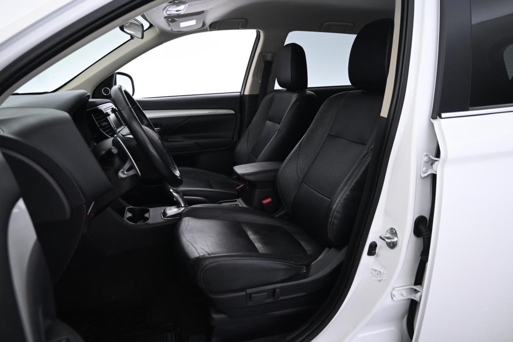 MITSUBISHI Outlander PHEV 2015