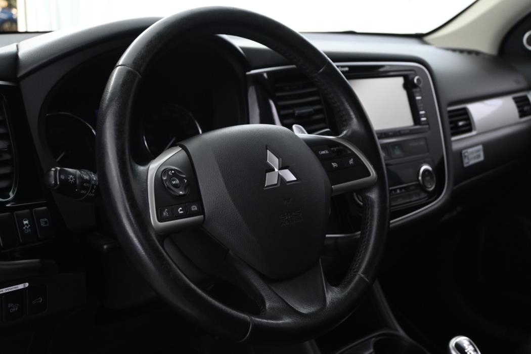 MITSUBISHI Outlander PHEV 2015