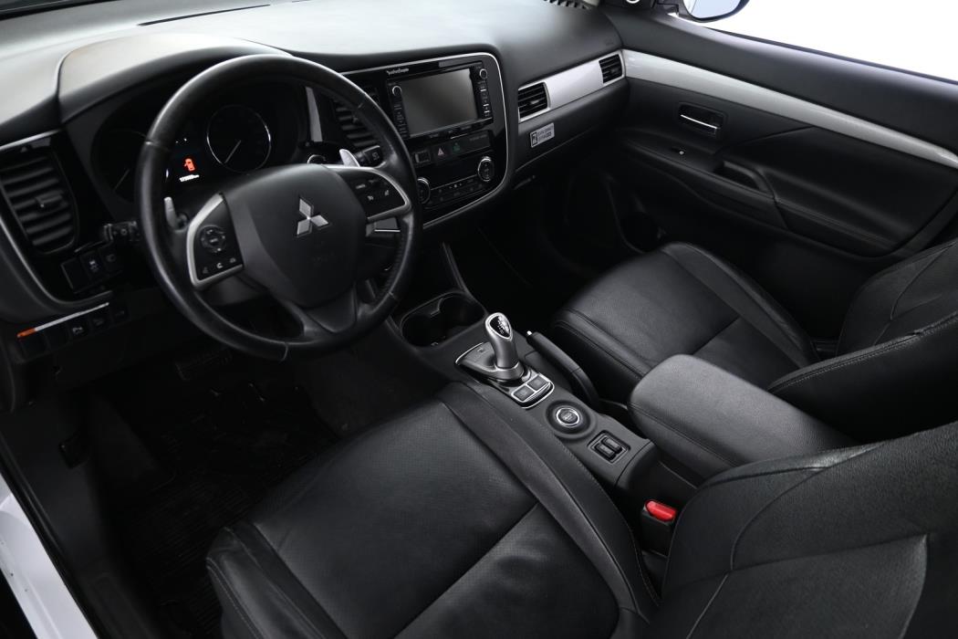 MITSUBISHI Outlander PHEV 2015