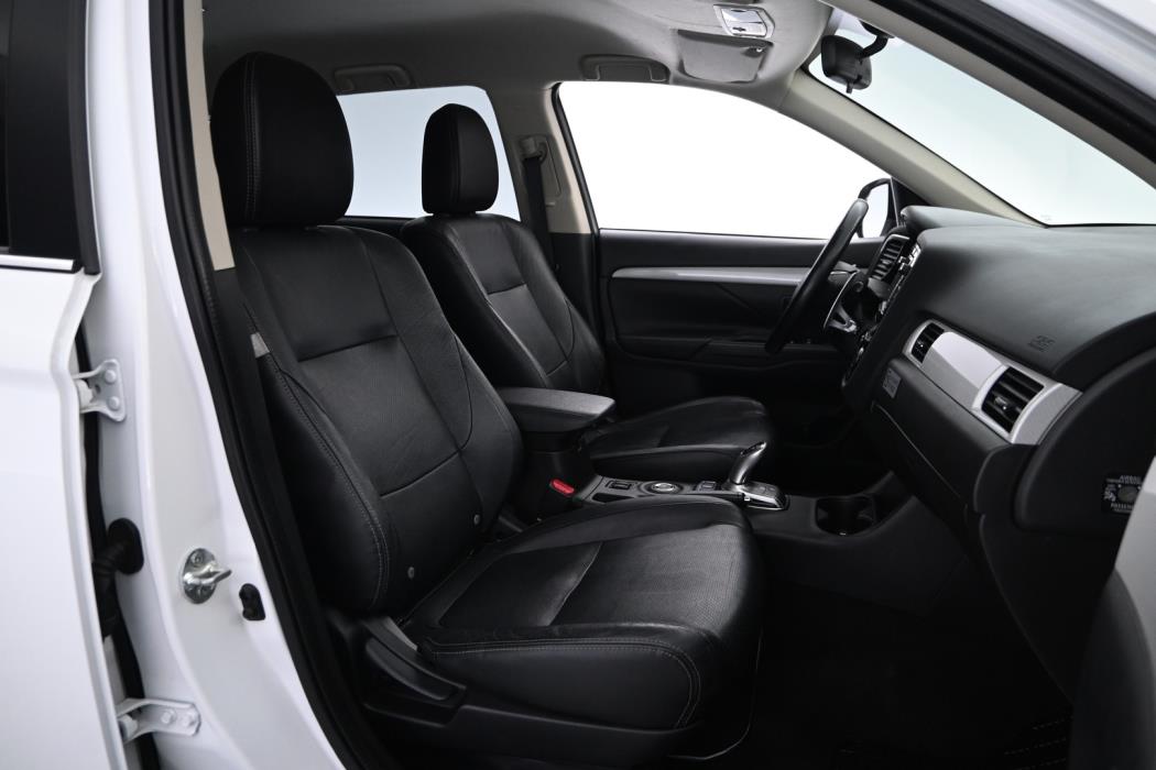 MITSUBISHI Outlander PHEV 2015