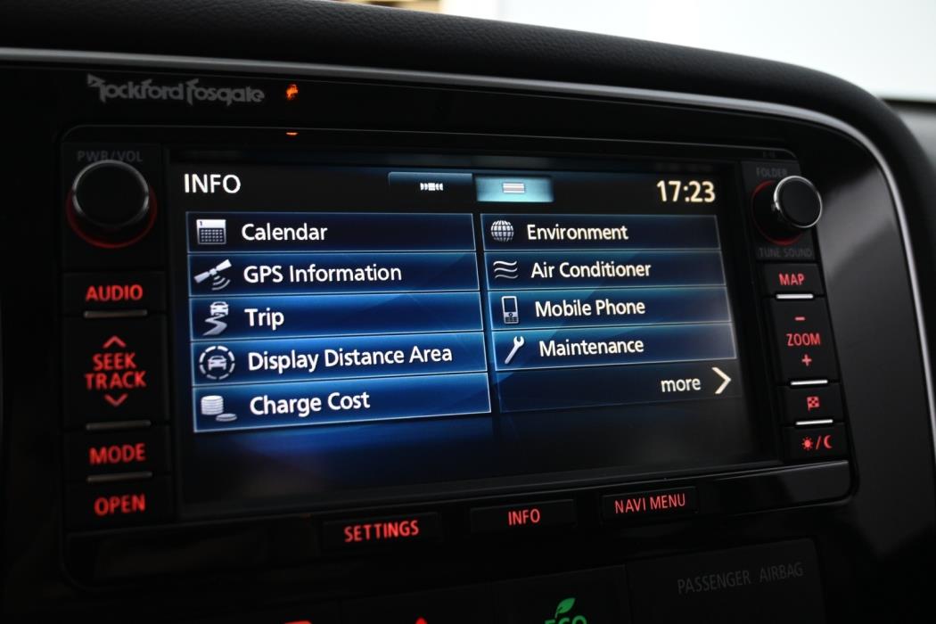 MITSUBISHI Outlander PHEV 2015