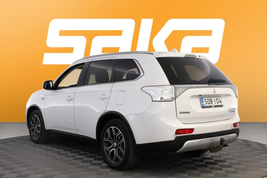 MITSUBISHI Outlander PHEV 2015