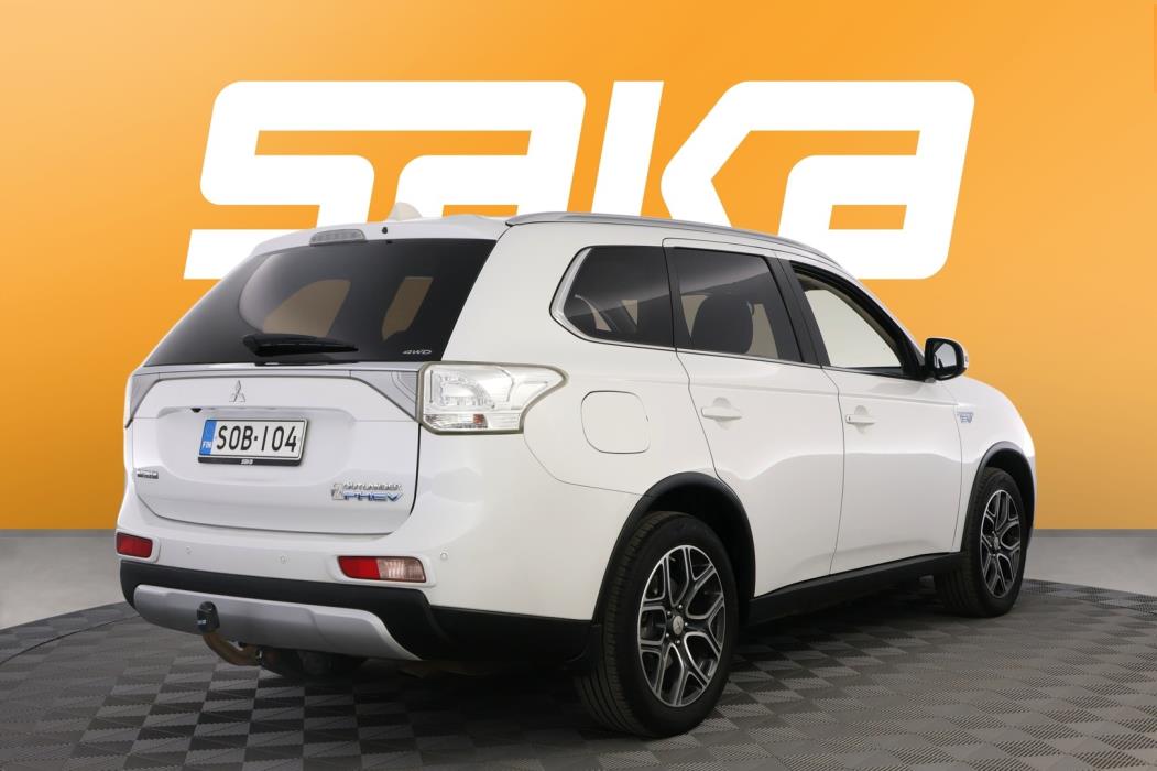 MITSUBISHI Outlander PHEV 2015