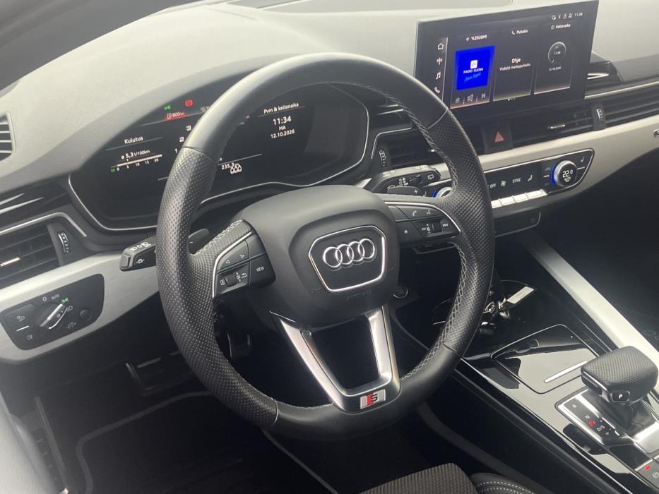 AUDI A4 2022