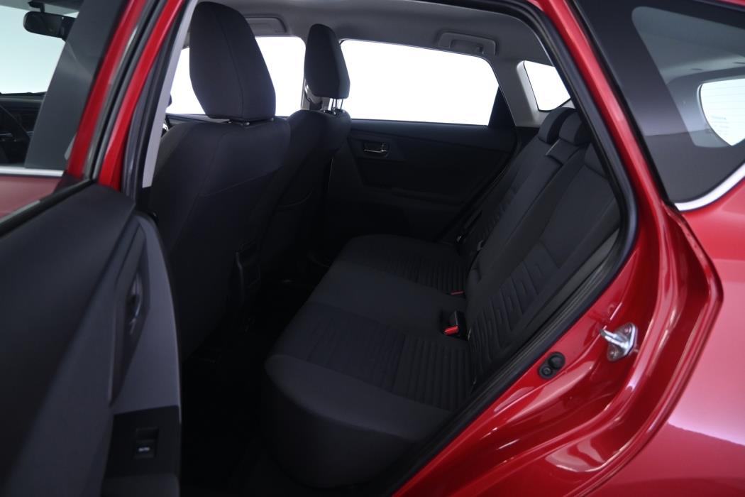 TOYOTA Auris 2015