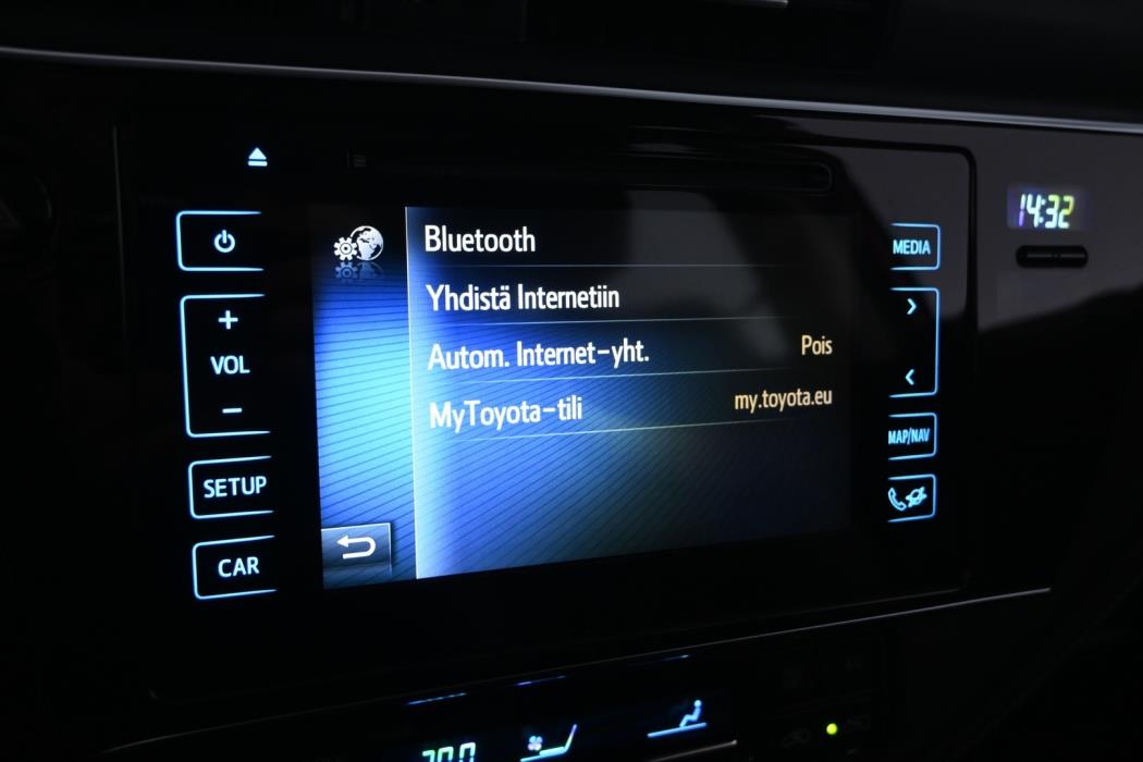 TOYOTA Auris 2015