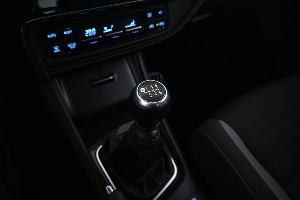 TOYOTA Auris 2015