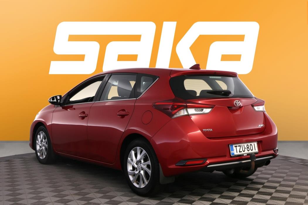 TOYOTA Auris 2015