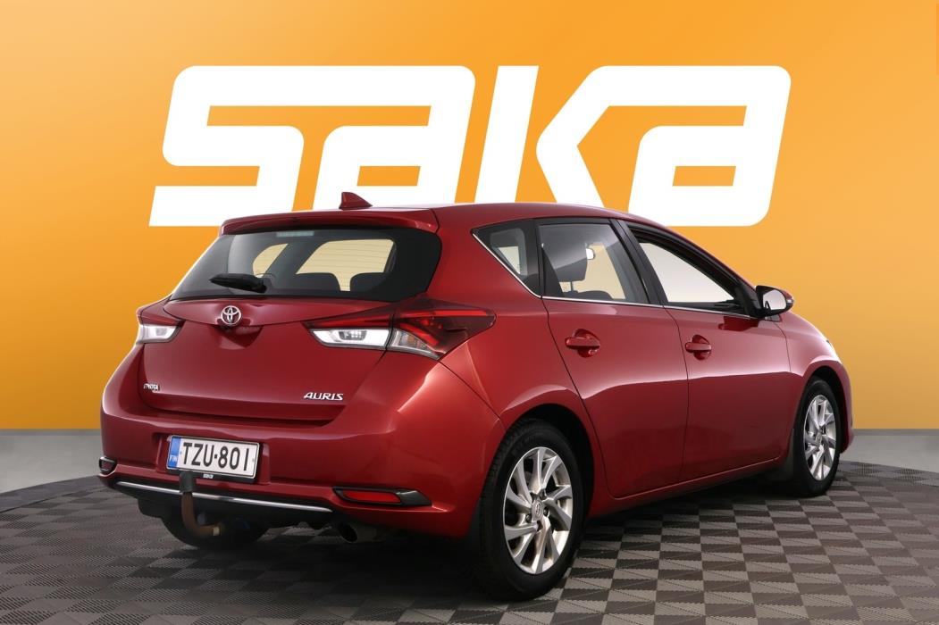 TOYOTA Auris 2015