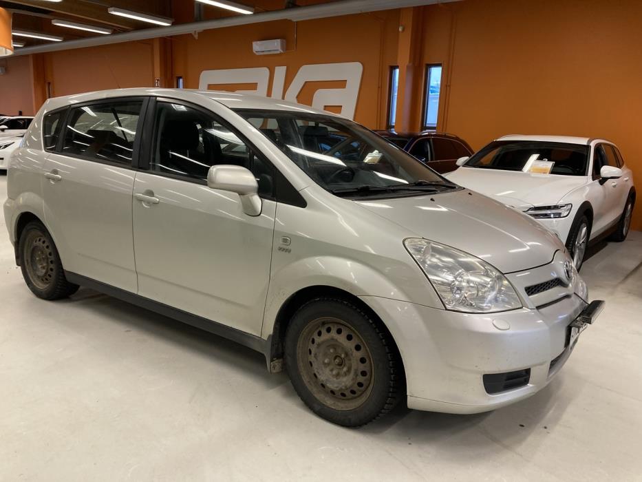 TOYOTA Corolla Verso 2004