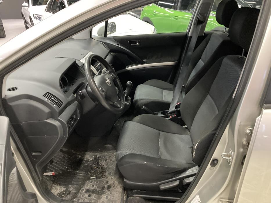 TOYOTA Corolla Verso 2004