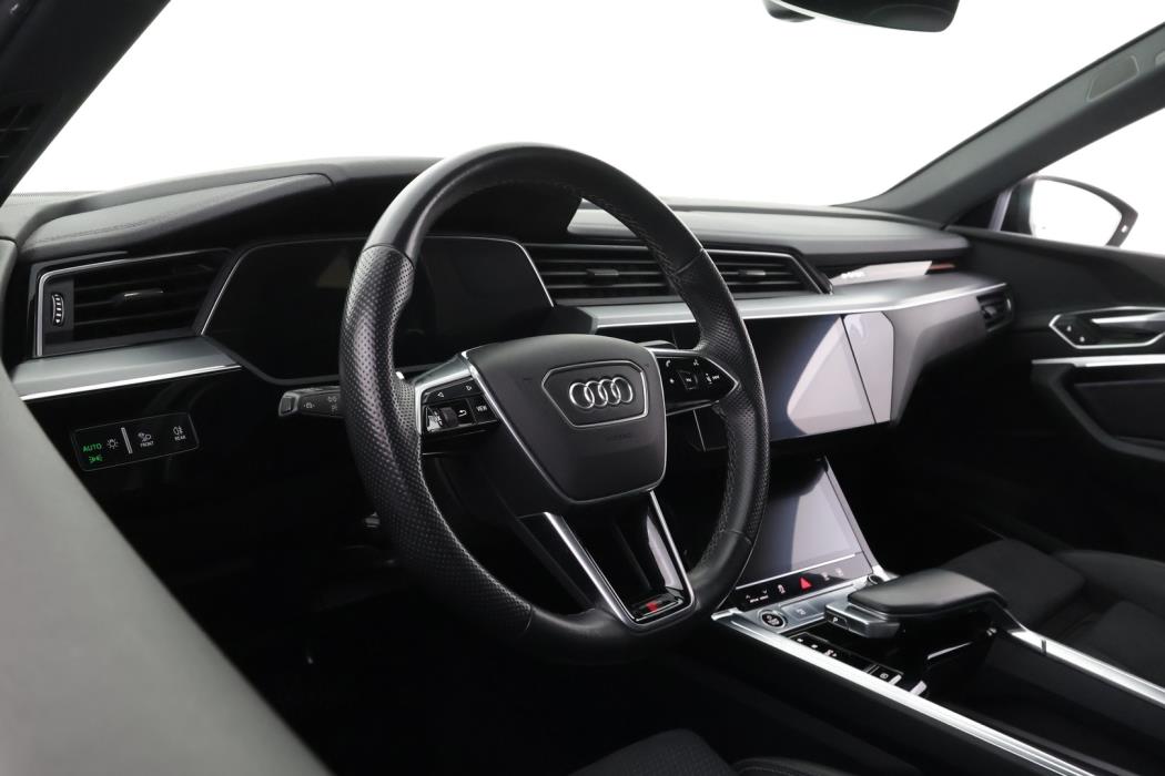 AUDI e-tron 2022