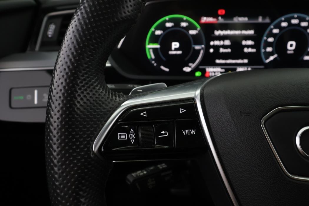 AUDI e-tron 2022