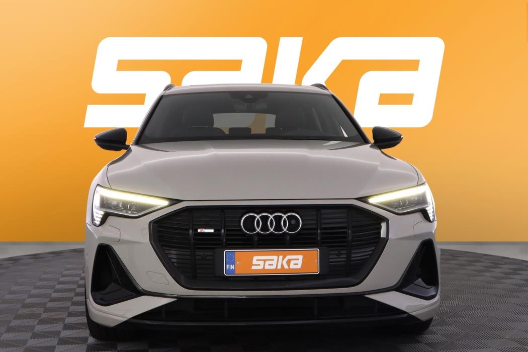 AUDI e-tron 2022