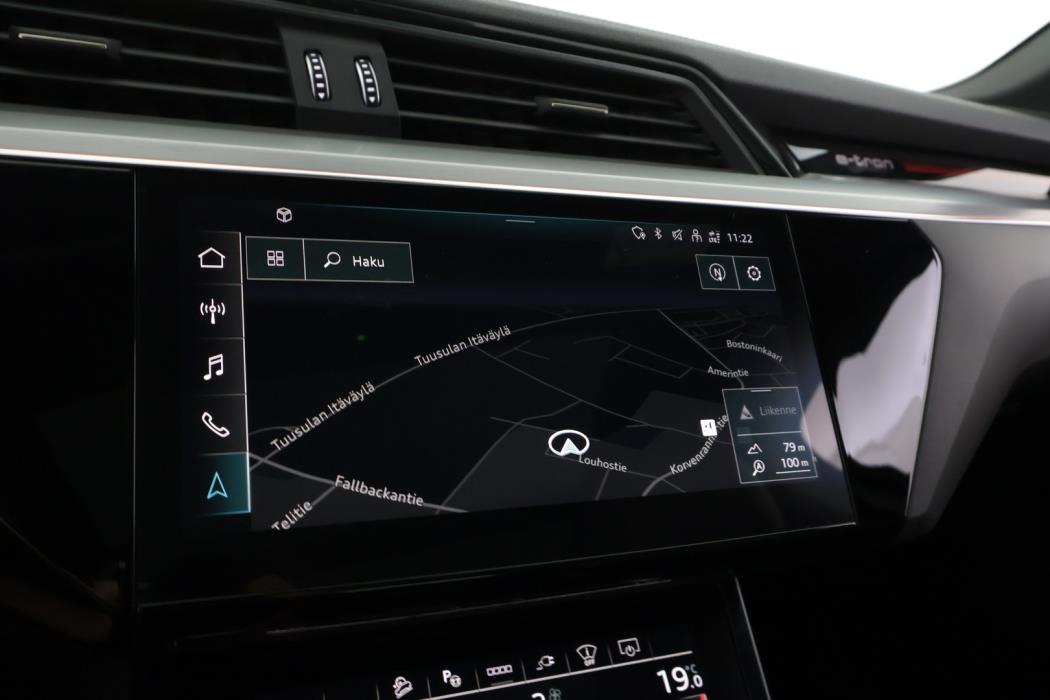 AUDI e-tron 2022