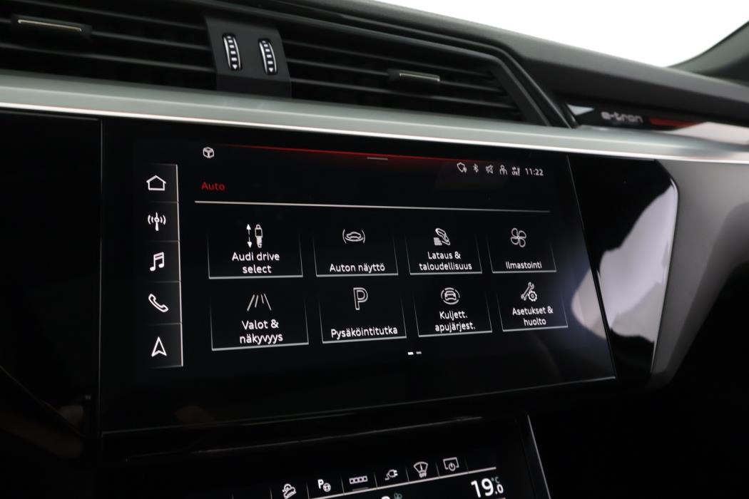 AUDI e-tron 2022