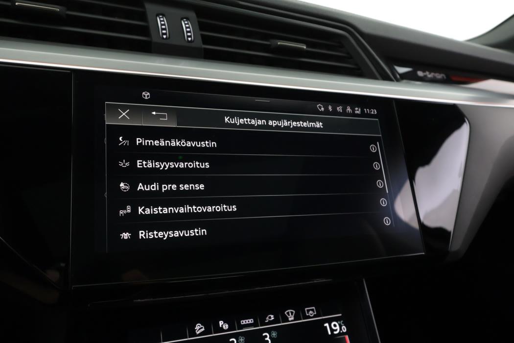 AUDI e-tron 2022