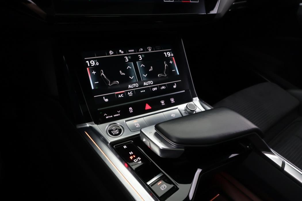 AUDI e-tron 2022