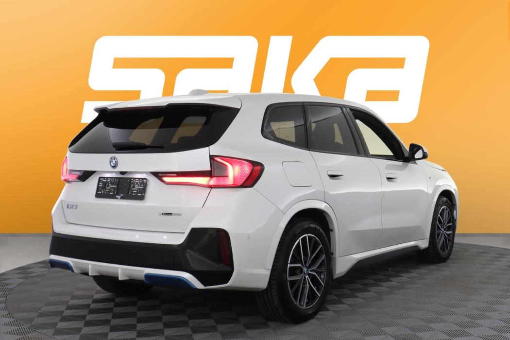 BMW iX1 2023