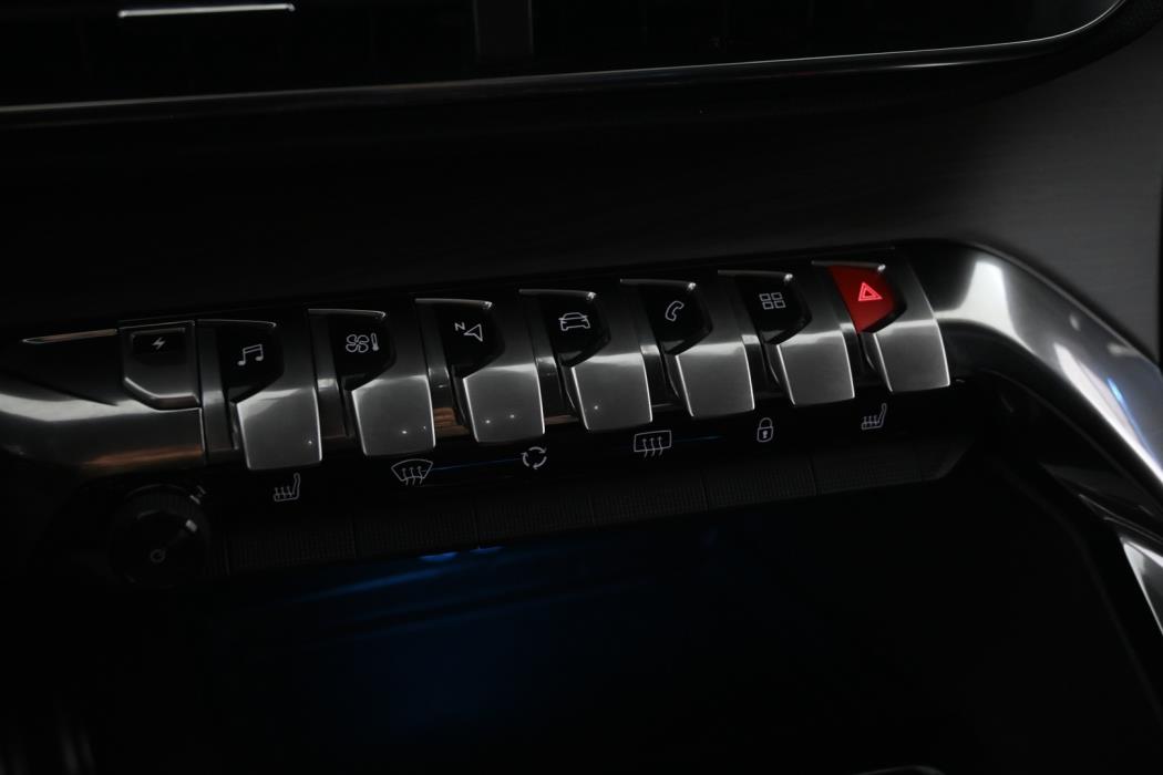 PEUGEOT 3008 2021