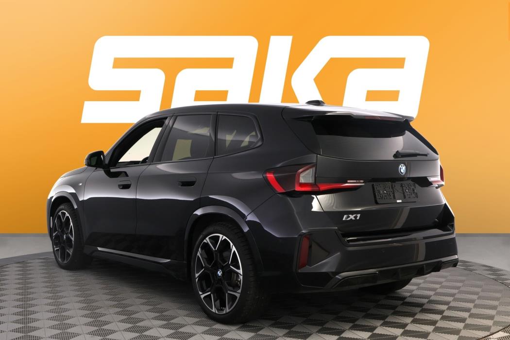 BMW iX1 2025