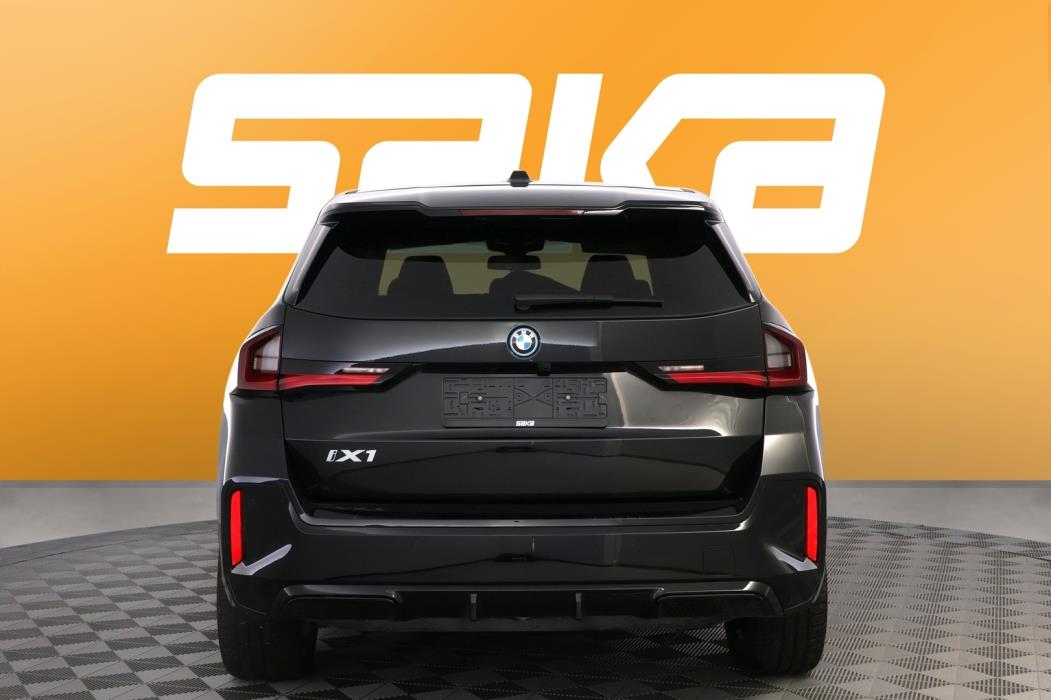 BMW iX1 2025