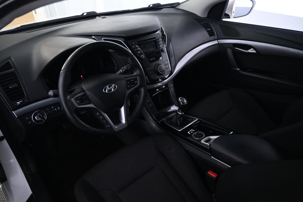 HYUNDAI i40 2012