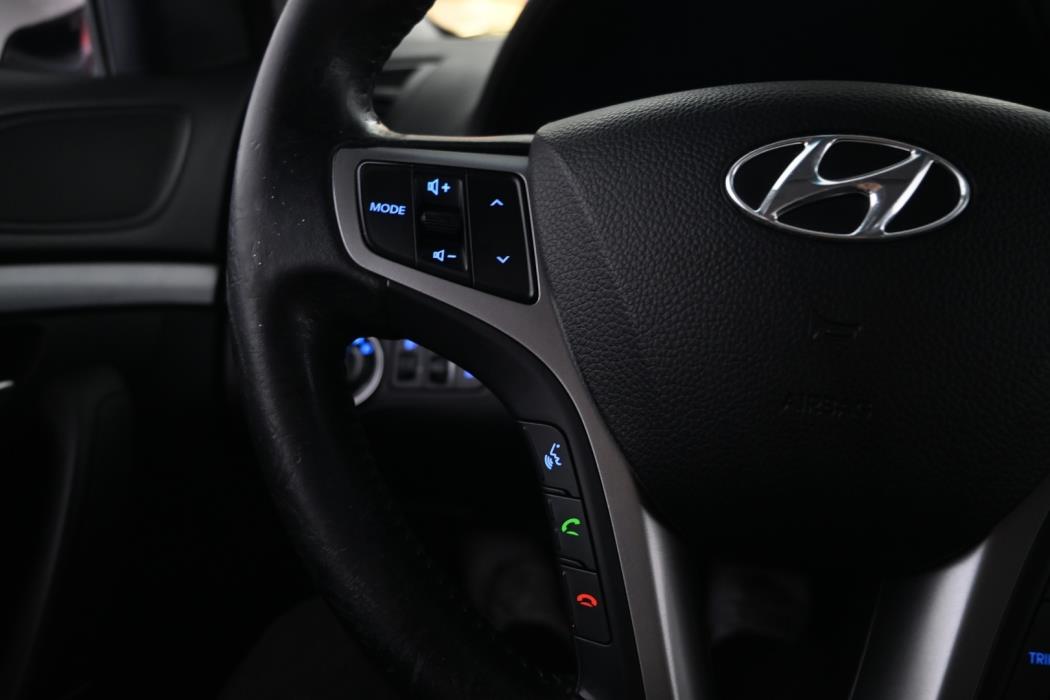 HYUNDAI i40 2012