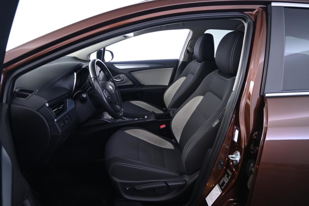 TOYOTA Avensis 2016