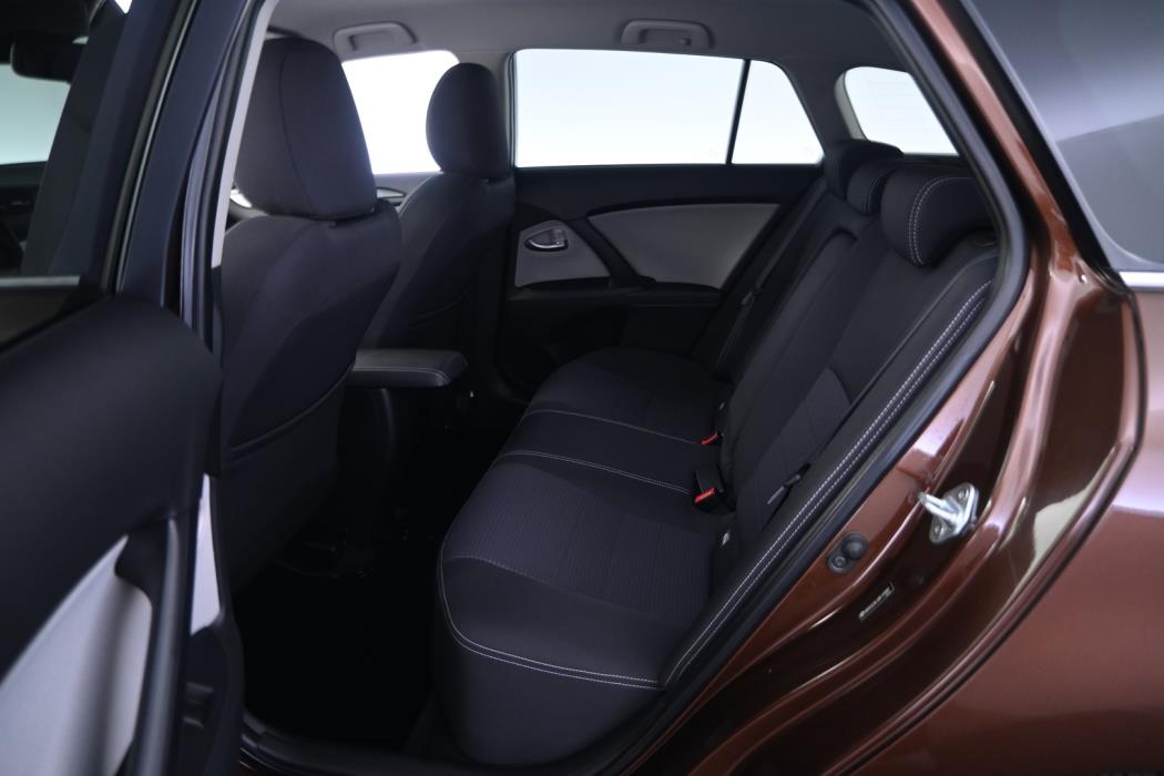 TOYOTA Avensis 2016