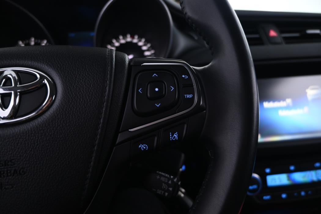 TOYOTA Avensis 2016