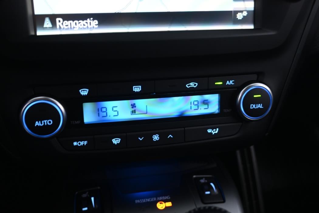 TOYOTA Avensis 2016