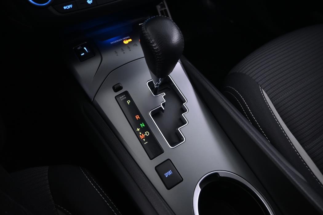 TOYOTA Avensis 2016
