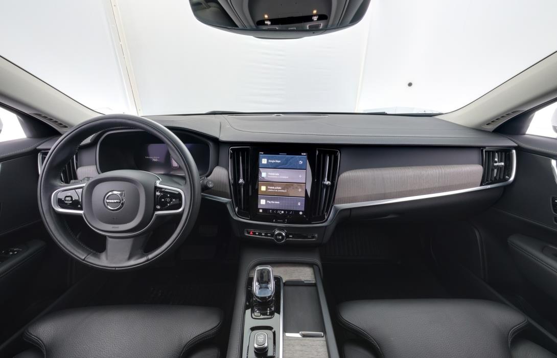 VOLVO V90 2022