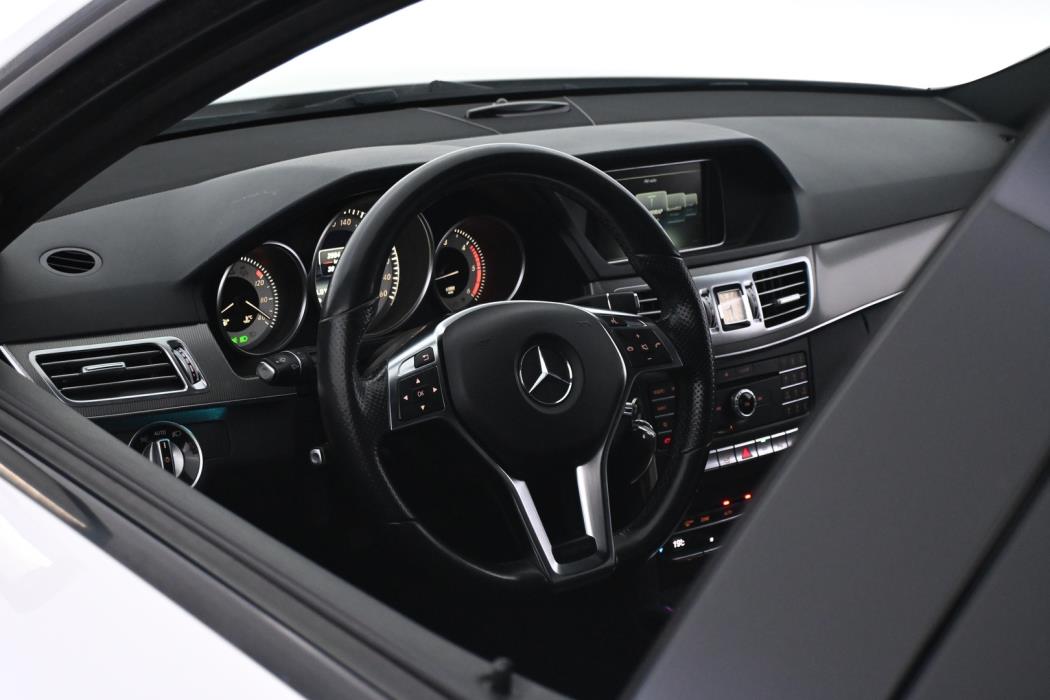MERCEDES-BENZ E 2016