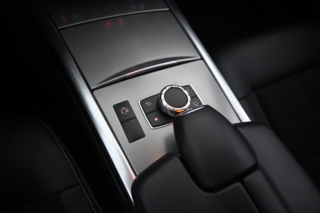 MERCEDES-BENZ E 2016