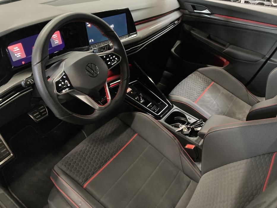 VOLKSWAGEN Golf 2024