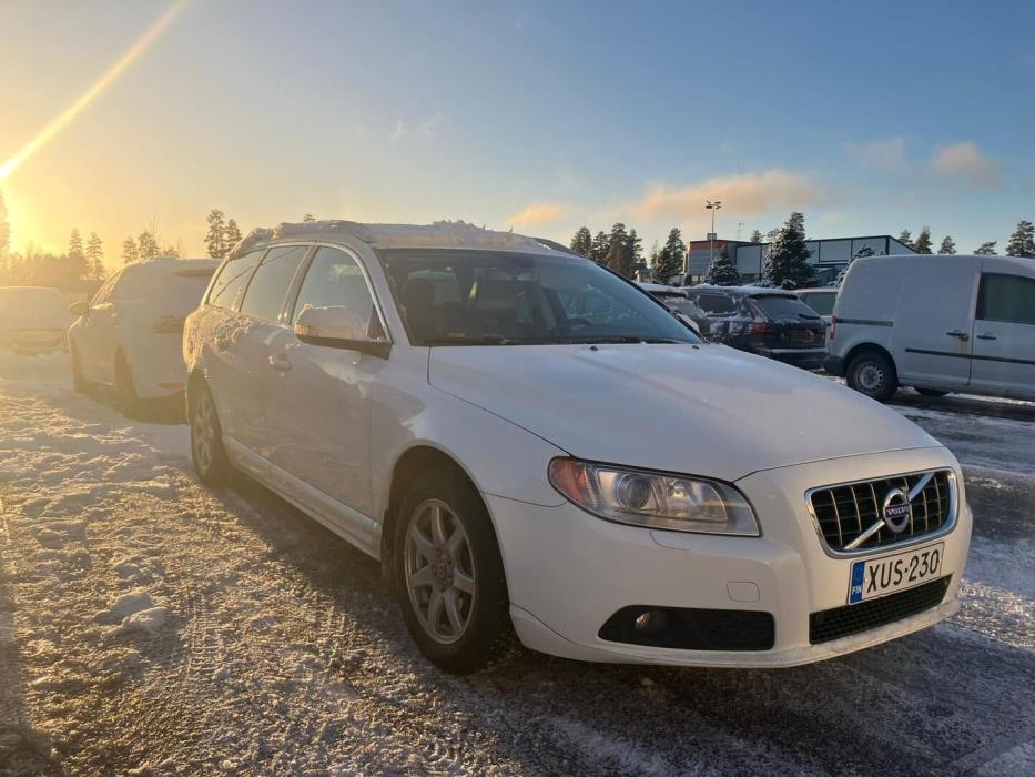 VOLVO V70 2010