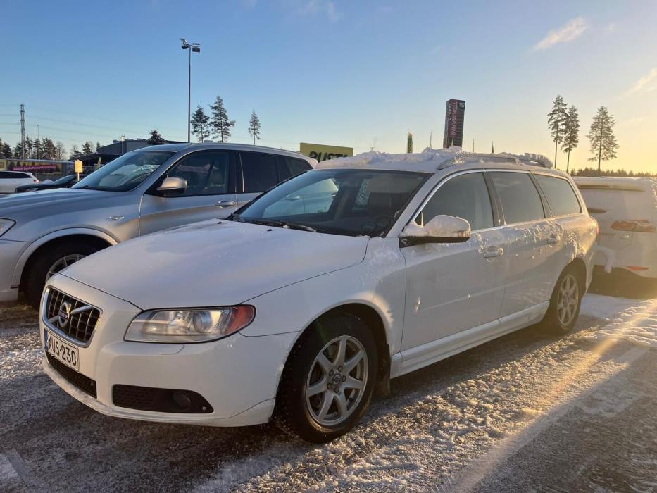 VOLVO V70 2010