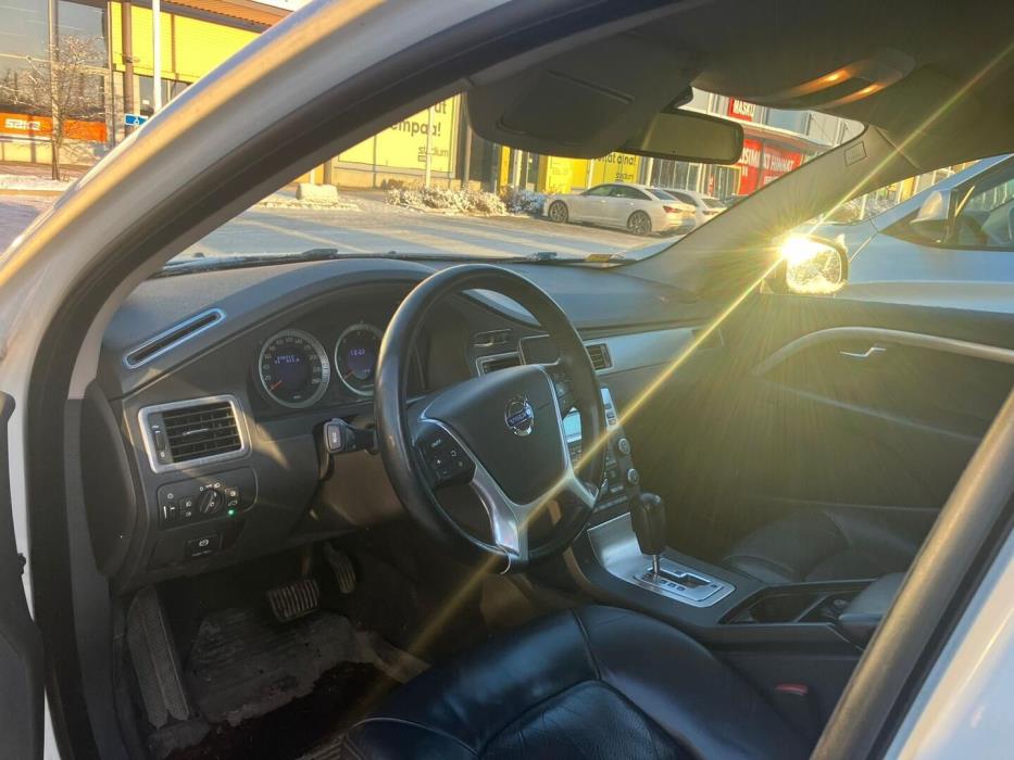 VOLVO V70 2010