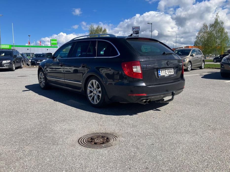 SKODA Superb 2013