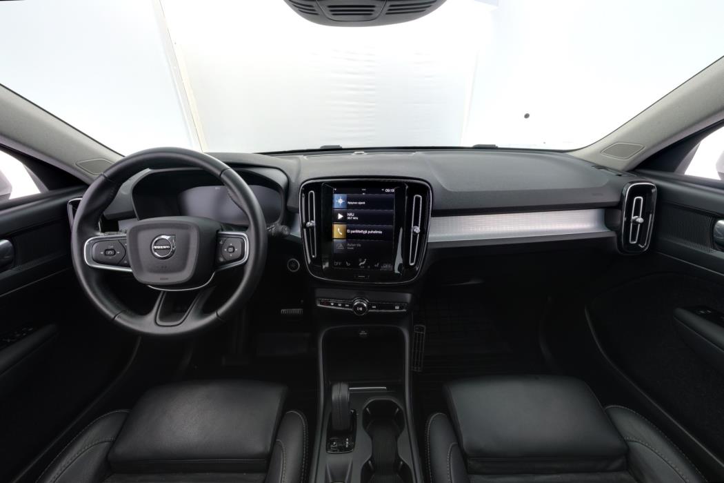 VOLVO XC40 2021