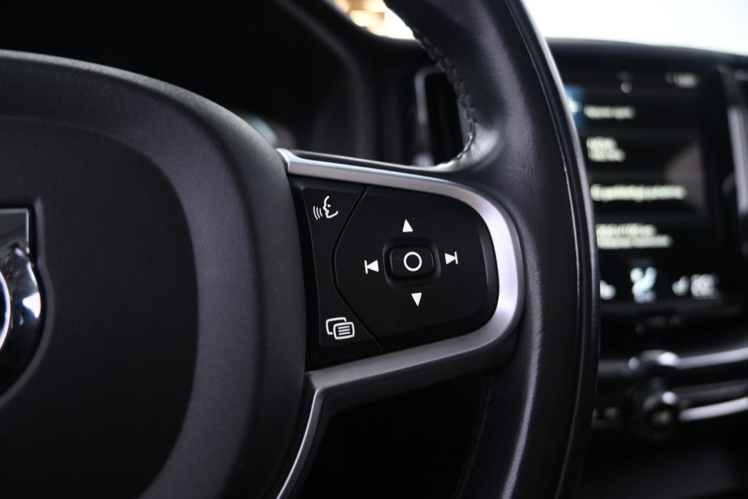 VOLVO XC60 2021