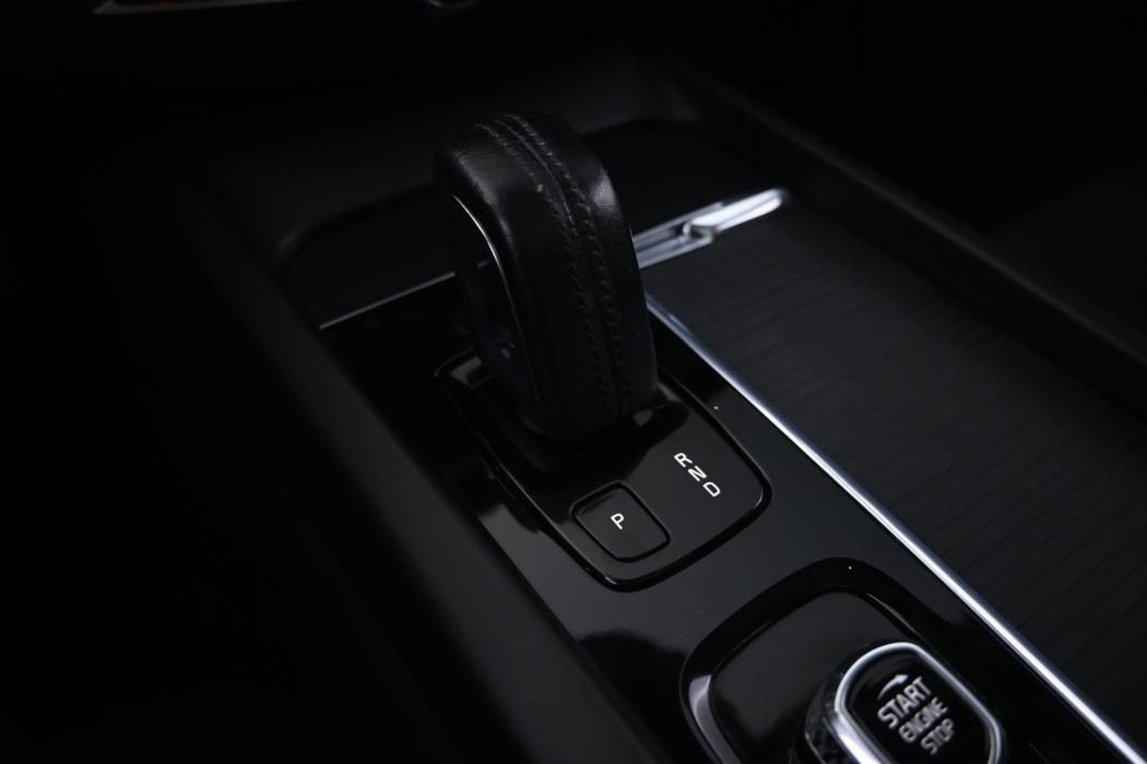 VOLVO XC60 2021