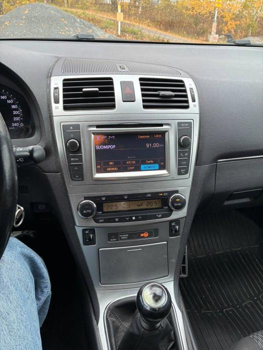 TOYOTA Avensis 2012