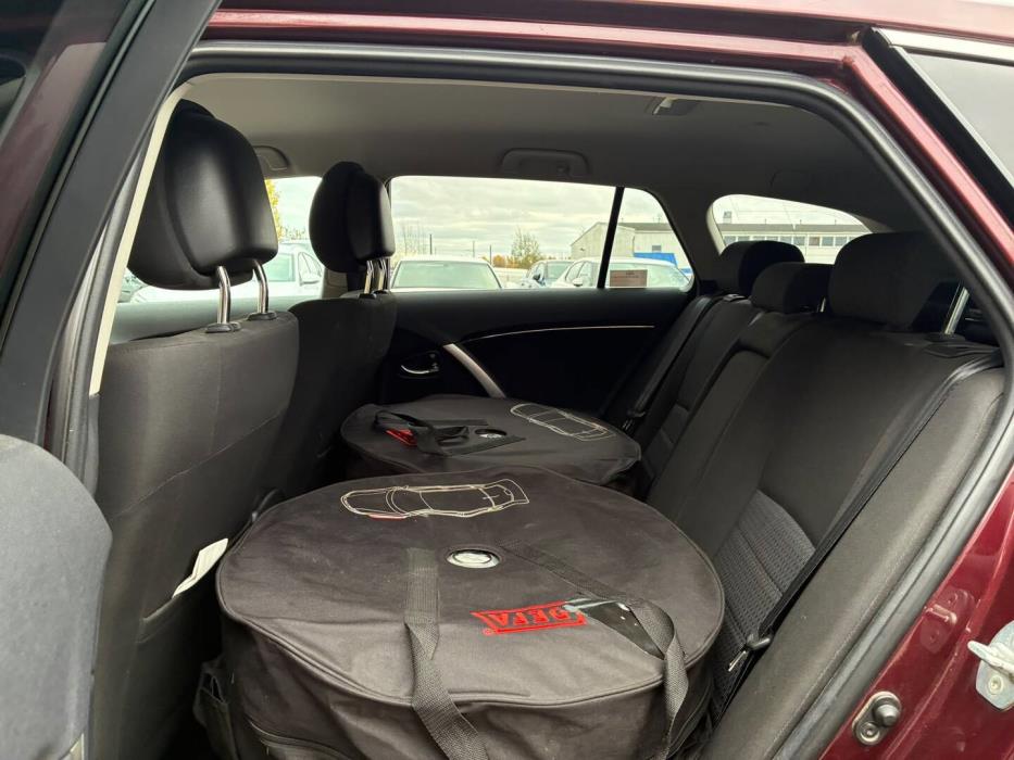 TOYOTA Avensis 2012