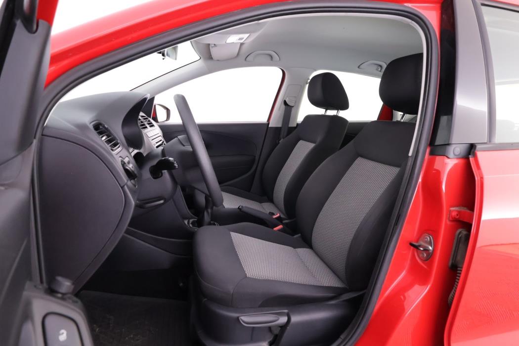 VOLKSWAGEN Polo 2014