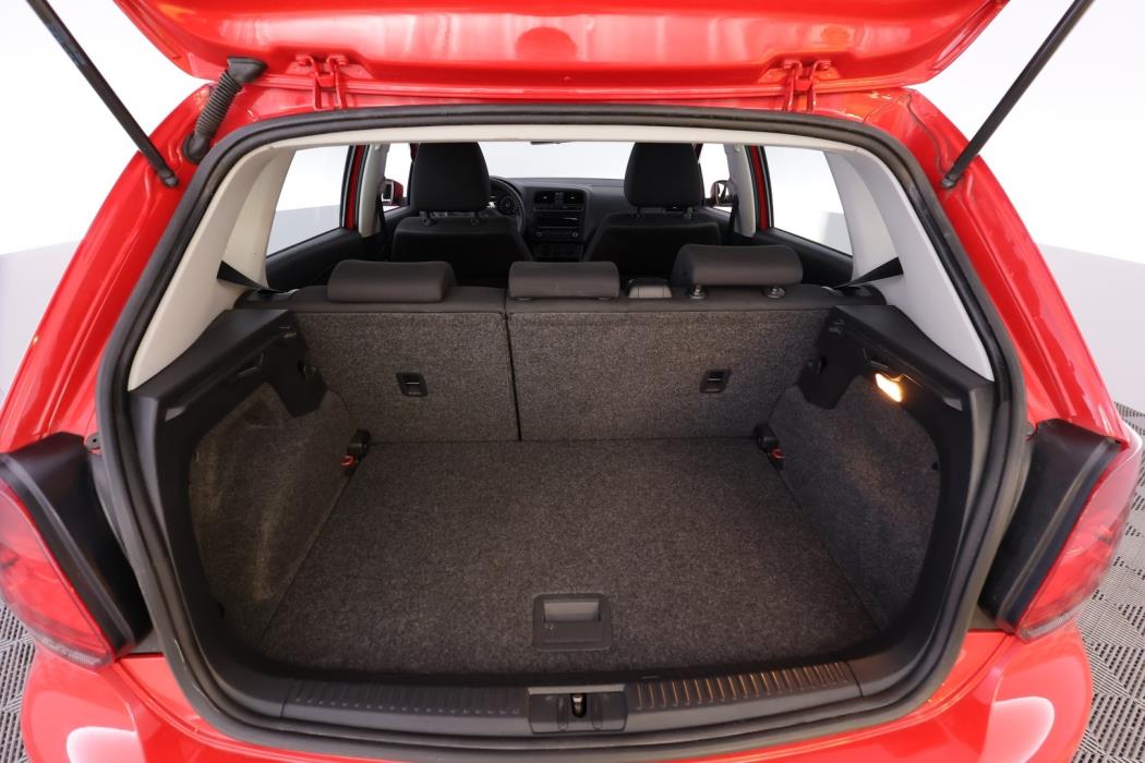 VOLKSWAGEN Polo 2014