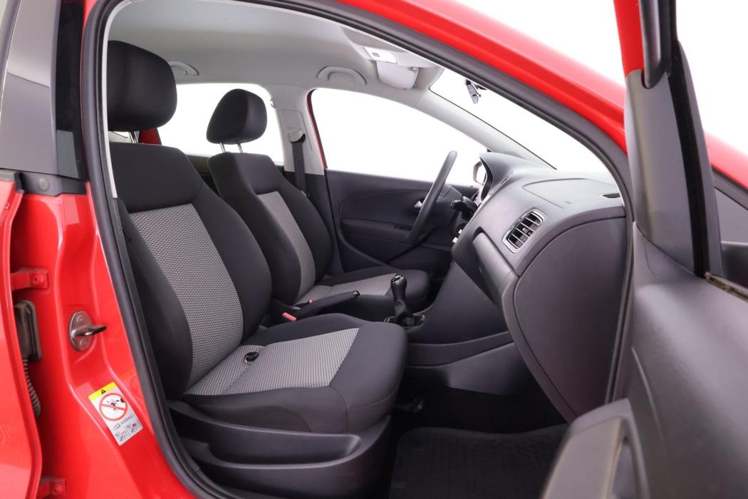 VOLKSWAGEN Polo 2014